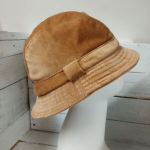 Vintage Women's Lord & Taylor Bucket Hat Made in Italy Velvet Feel Cir 21"